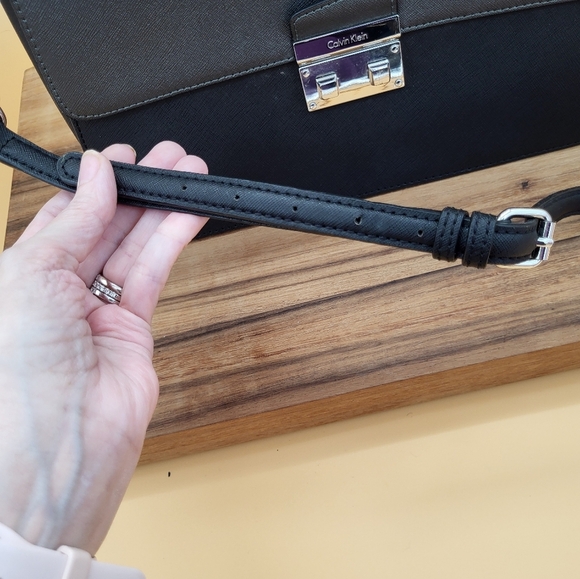 Calvin Klein Two Tone Black & Gray Women's Shoulder Or Crossover Bag, EUC - Picture 2 of 5